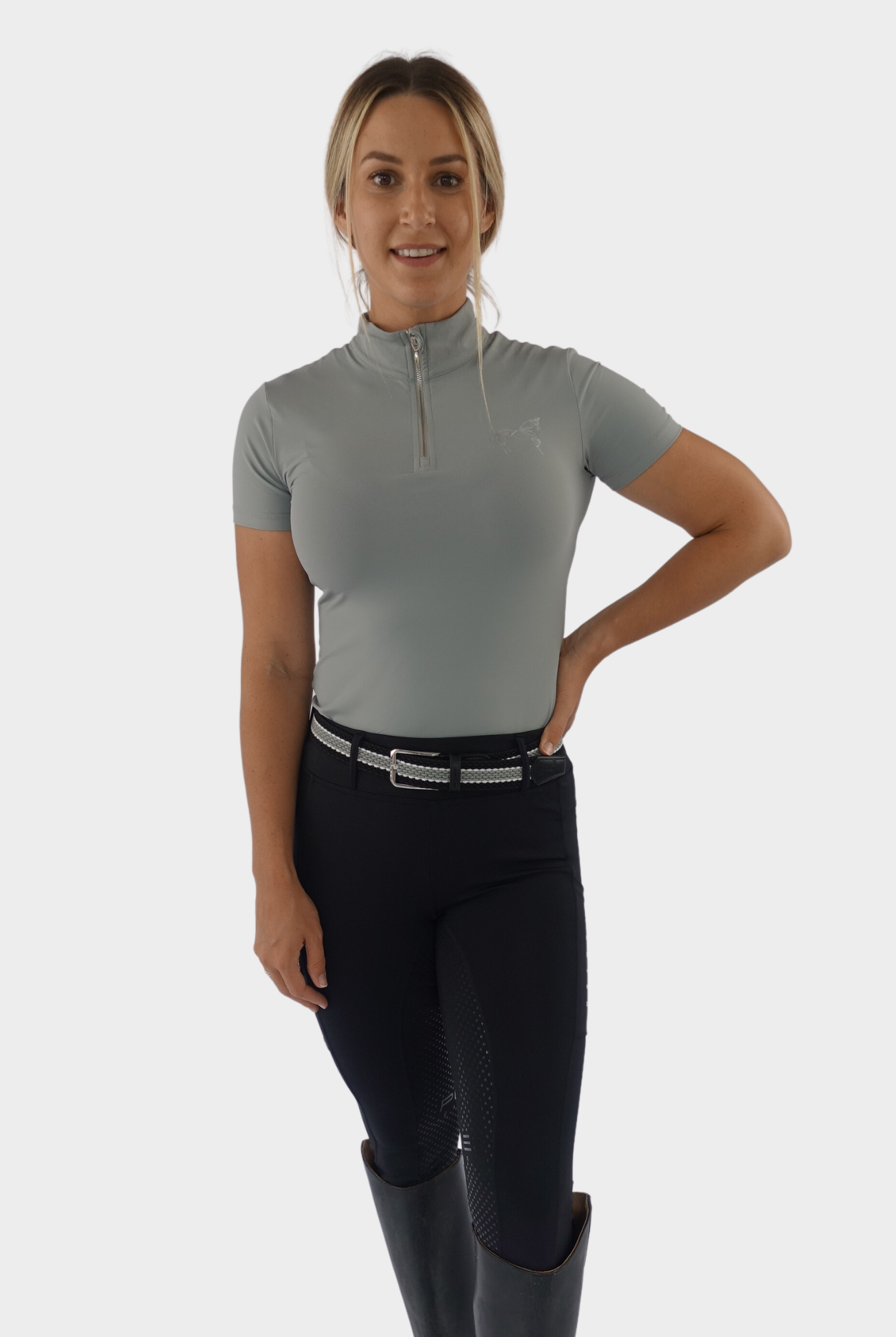 Lightweight and stretchy equestrian base layer with flatlock seams, ensuring freedom of movement and reducing friction.